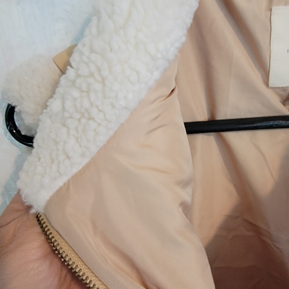 Thread & Supply Beige Vest With Sherpa Around Arm Holes And Neck, Sz Med - Picture 3 of 10